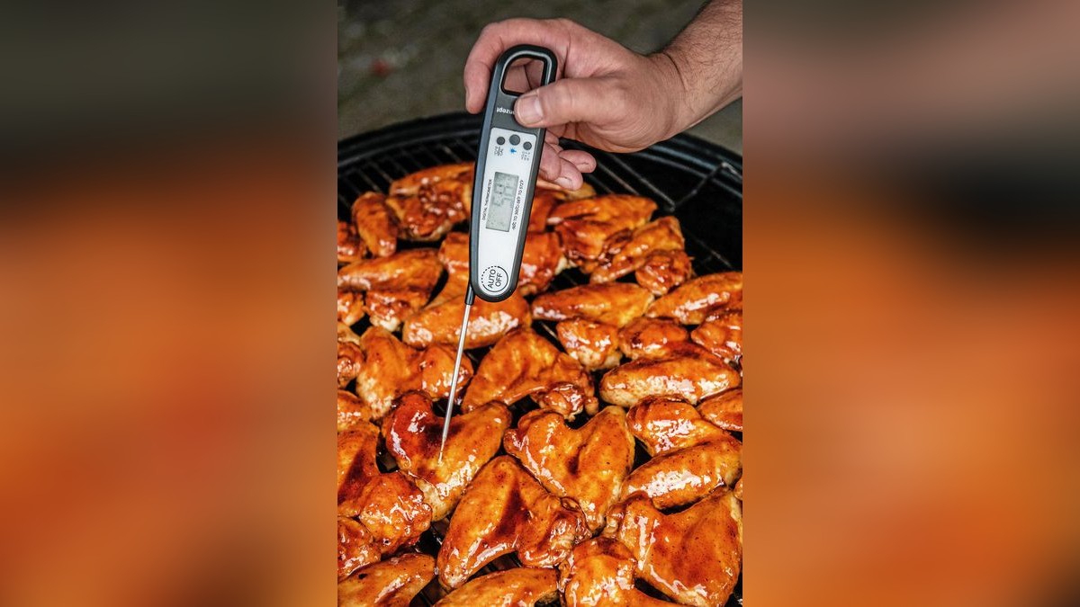 Der GrillTrend der Saison Rotkohl auf Bierdose im Smoker