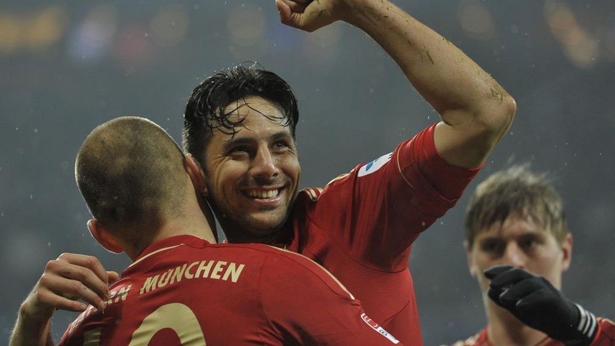 Torschütze Claudio Pizarro lässt sich feiern