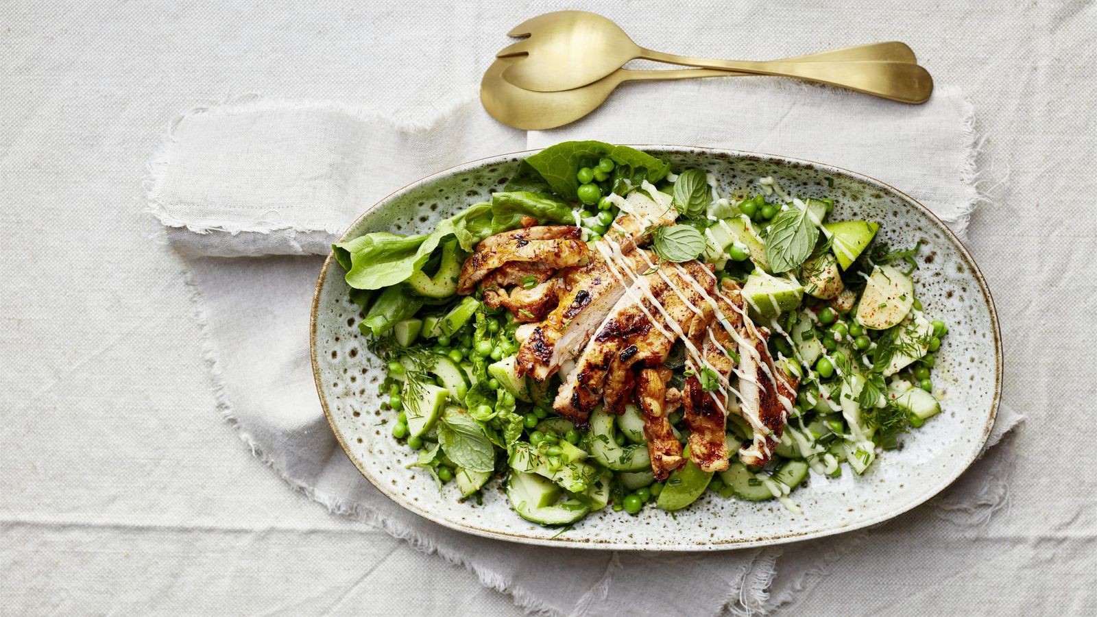 Peri-Peri-H-hnchen-auf-Gurken-Minz-Salat