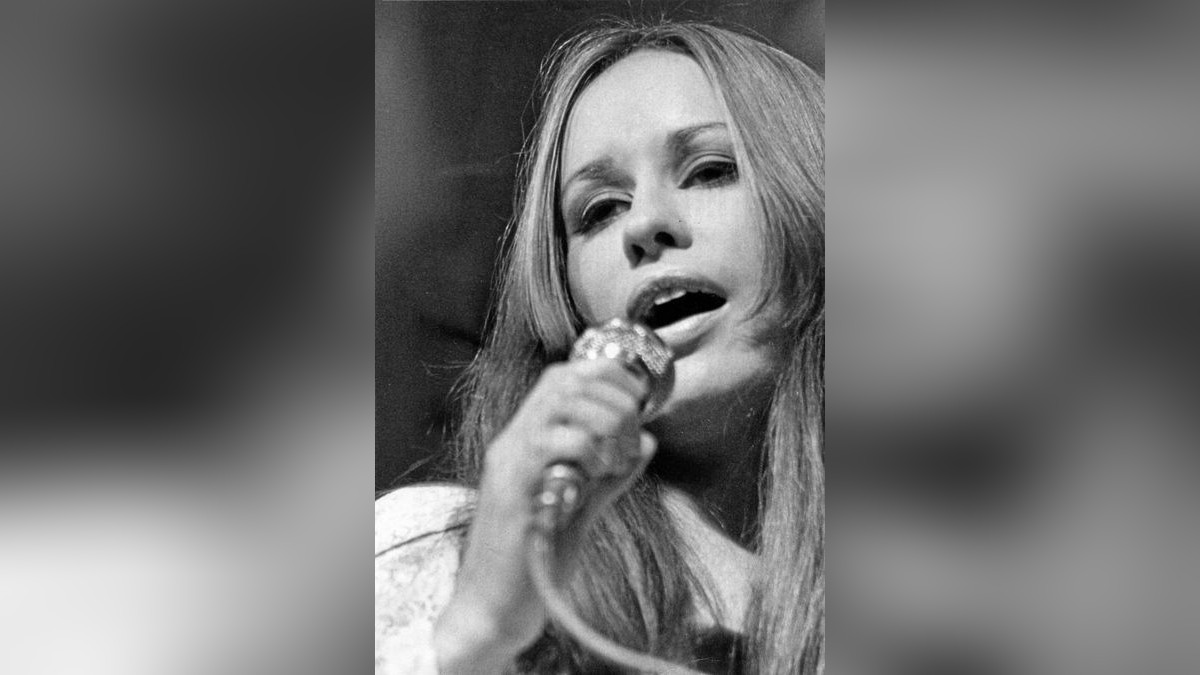 Astrud Gilberto ist im Alter von 83 Jahren in ihrem Haus in Philadelphia gestorben. Die brasilianische Bossa-Nova-Sängerin ist hier bei einem Auftritt auf der Internationalen Musikmesse „MIDEM 70“ am 24. Januar 1970 in Cannes, Frankreich zu sehen.