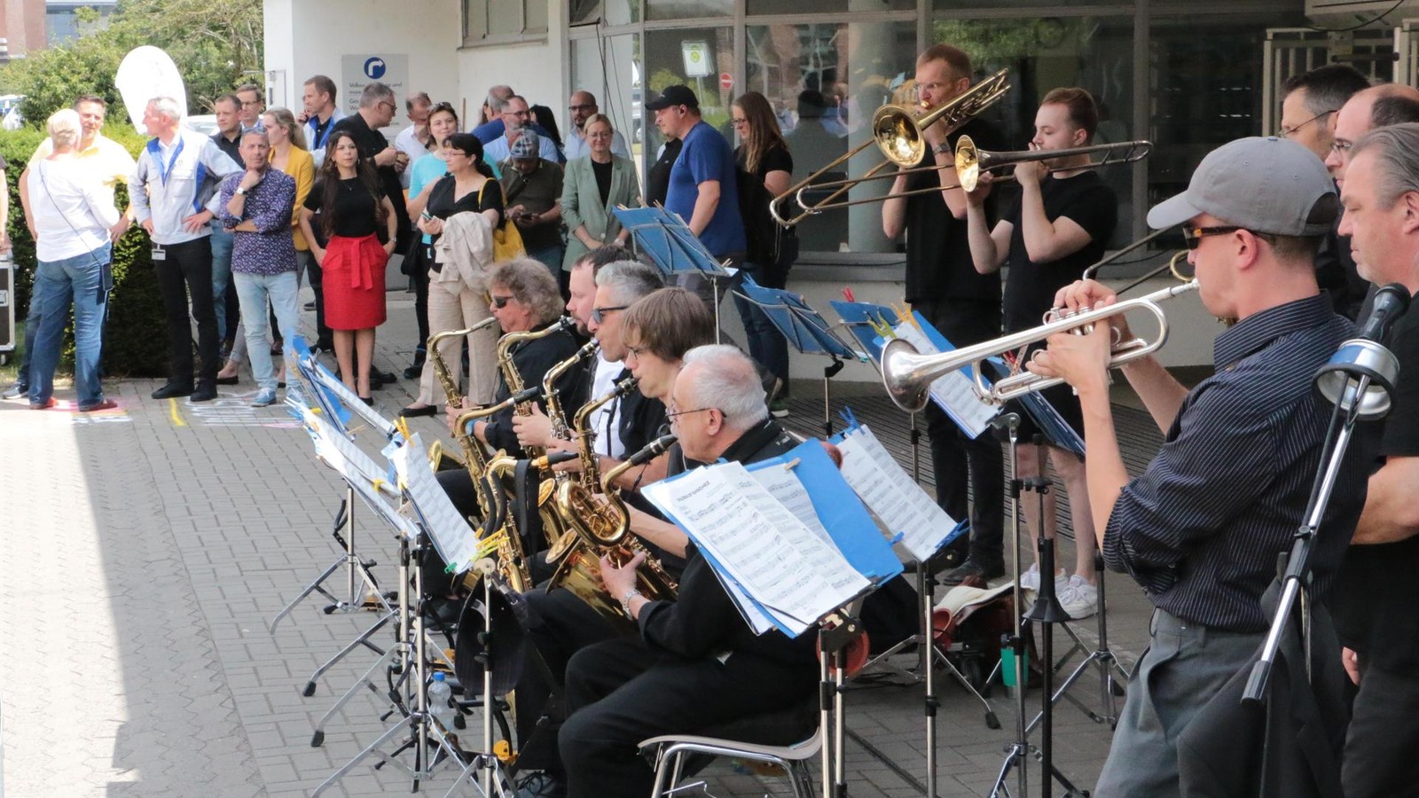Hergeh-rt-Grooviger-Big-Band-Sound-f-r-den-guten-Zweck-in-Gifhorn