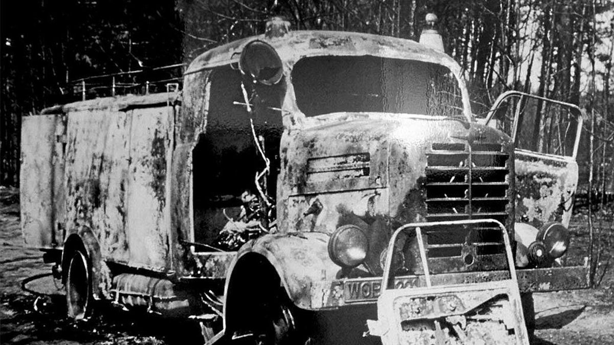 Mit diesem TLF 8 der Marke Borgward rückten die drei Feuerwehrleute aus Fallersleben zur Brandbekämpfung vor, sie starben mit zwei Feuerwehrmännern aus Hohenhameln, als sie bei Meinersen von den Flammen eingeschlossen wurden.