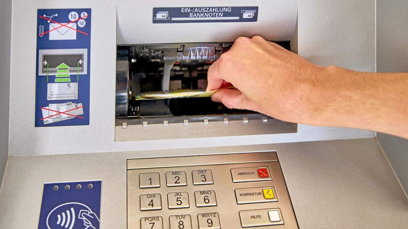 Dm, Rewe & Co. Wo sie Bargeld einzahlen können und wo Gebühren drohen