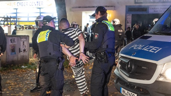 Krawalle zu Halloween? Wie die Polizei heute Randale verhindern will