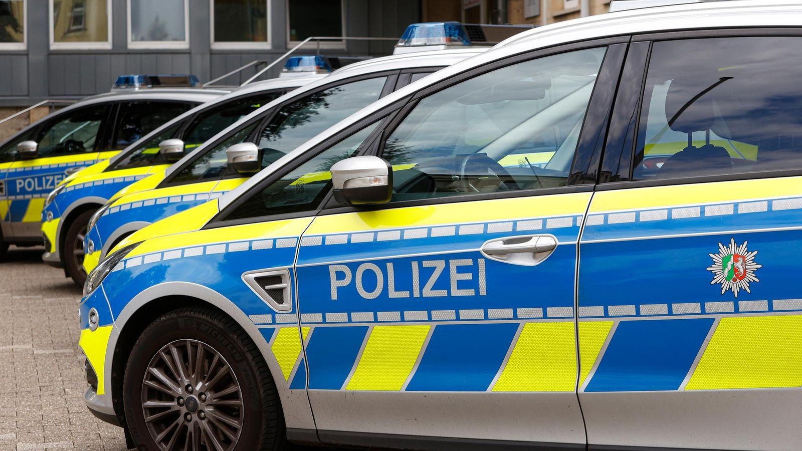 Unfallflucht-in-Iserlohn-Zwei-geparkte-Autos-besch-digt