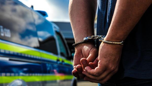 Telefonbetrüger erbeutet 50.000 Euro – Polizei fasst Geldkurier