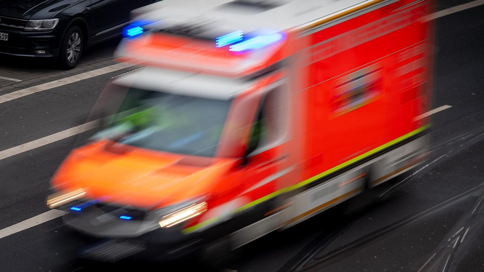 Radfahrerin-61-nach-Kollision-mit-Auto-schwer-verletzt