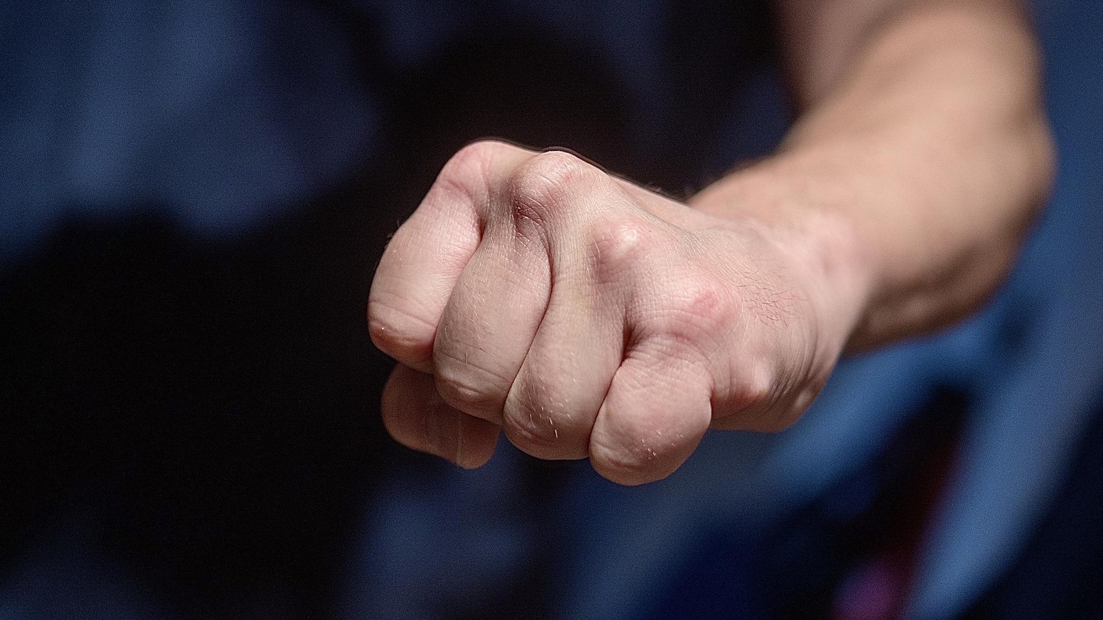 Fu-ballfans-geraten-in-der-Nacht-zu-Samstag-in-Jena-aneinander