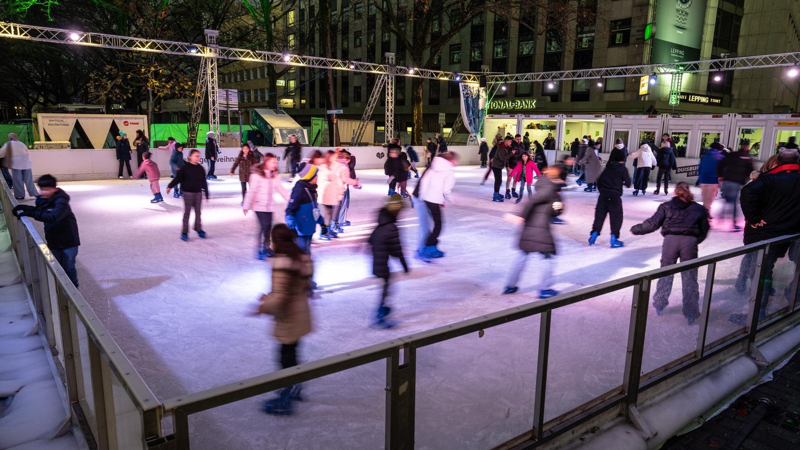 Weihnachtsmarkt-DVG-bringt-Klassen-kostenlos-zum-Schulsport-was-sich-ndert