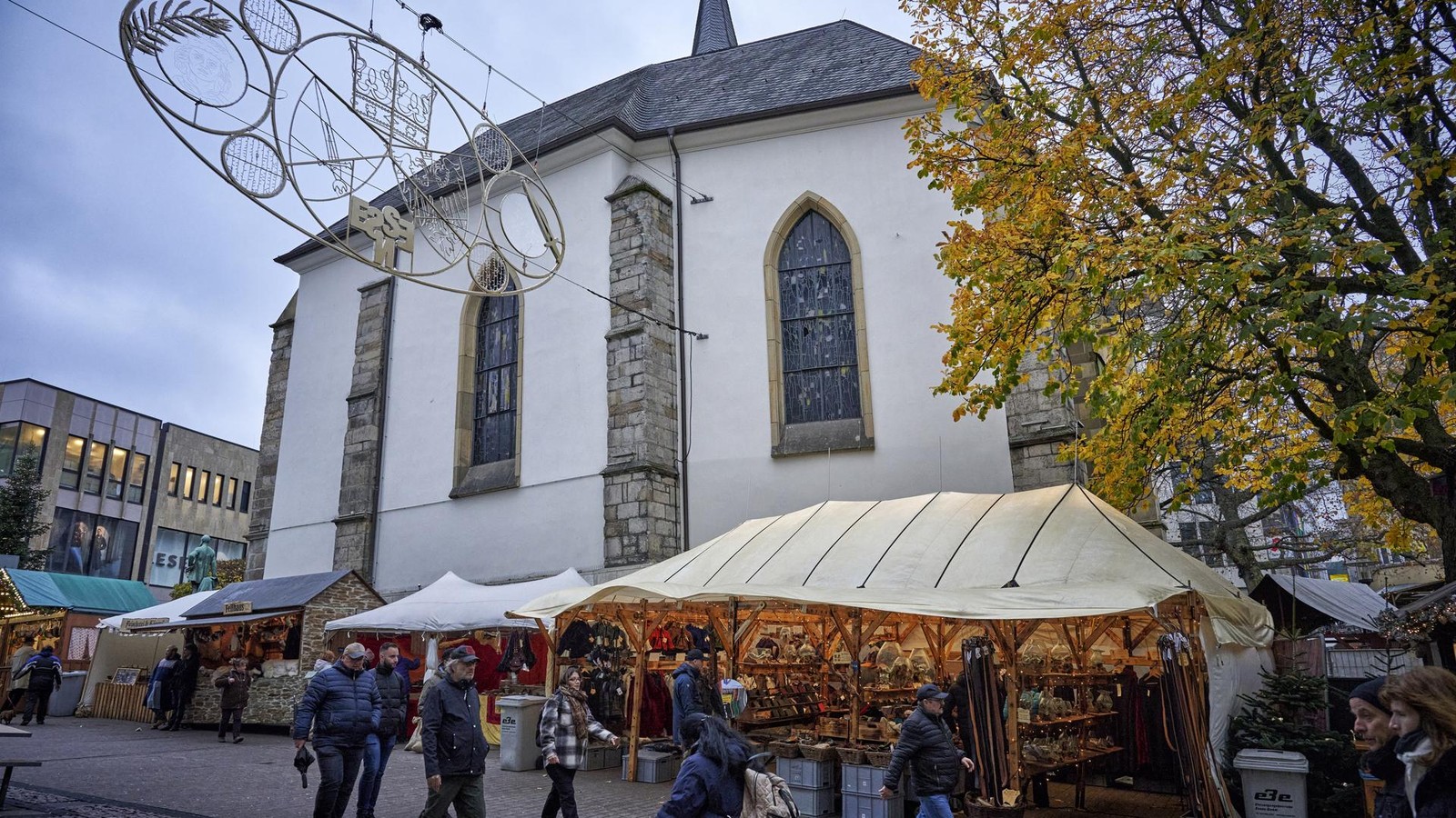Kundgebung-gegen-Faschismus-und-Kriege-Essener-Montagsdemo-l-dt-ein