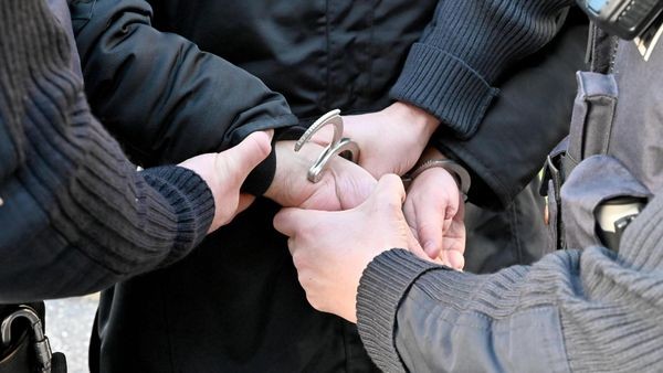 Einbrecher flüchten vor Polizisten – „Libelle“ spürt möglichen Täter auf