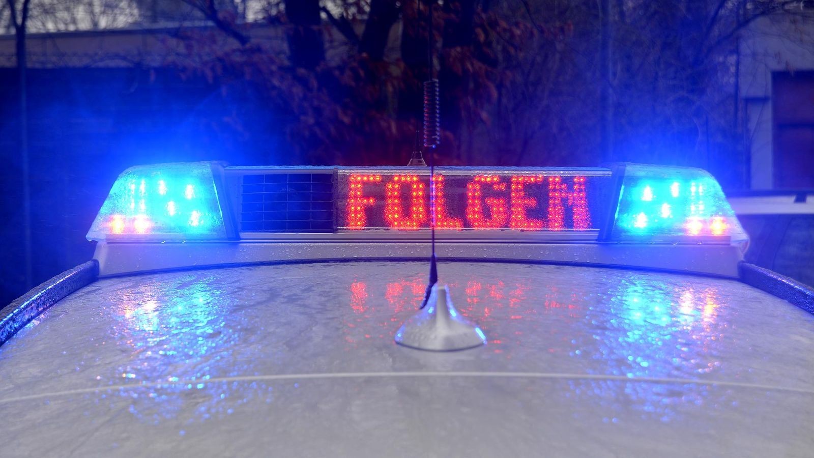 Siegen-Wegen-Drogen-vor-Polizei-abgehauen-und-in-zwei-Autos-gekracht
