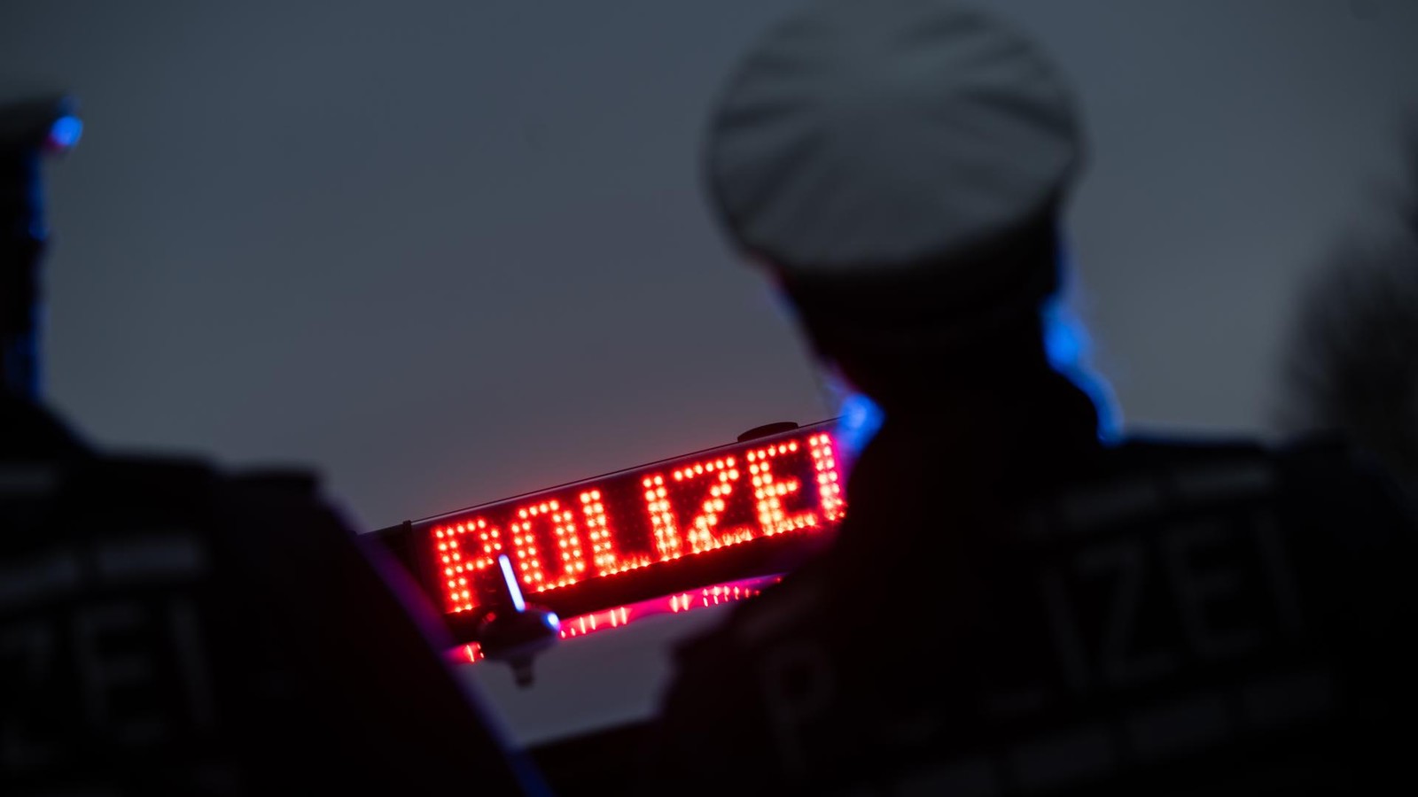Einbruch-in-Velberter-Autohaus-Ein-Fahrzeug-wurde-gestohlen
