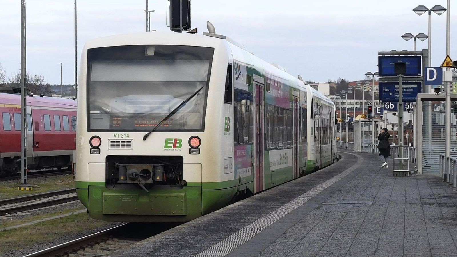 Zwei weitere Triebwagen Erfurter Bahn kämpft gegen überfüllte Züge