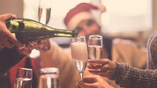 Weihnachten: Daran erkennen Sie laut Expertin, ob jemand ein Alkoholproblem hat