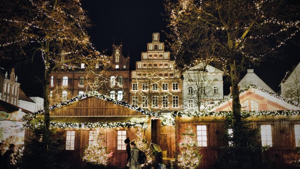 Weihnachtsmarkt Lüneburg: Wo funkelnde Lichter die Stadt erleuchten
