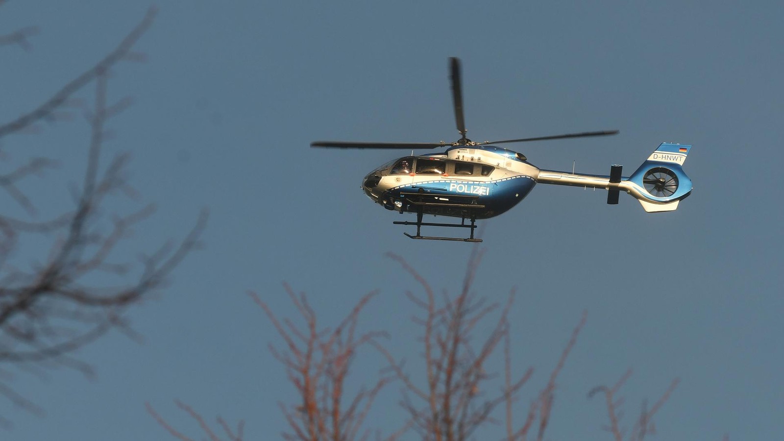 Polizei-verfolgt-Fahrzeug-von-Essen-bis-Gladbeck-auch-mit-Hubschrauber