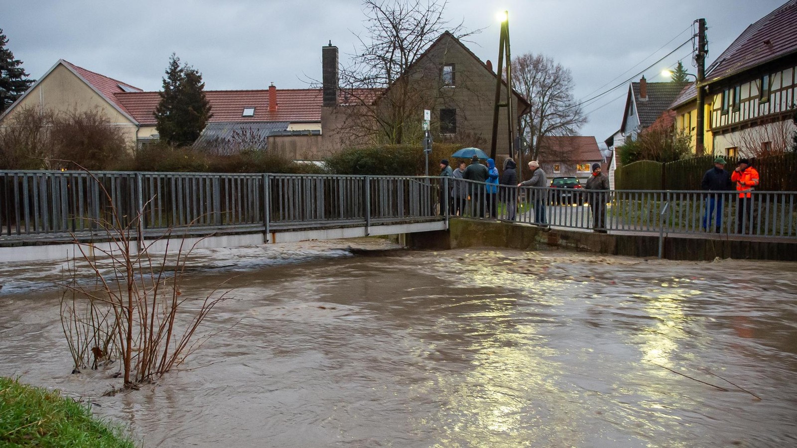 Hochwasser-Wie-Talsperren-und-ein-engagiertes-Team-den-Unstrut-Hainich-Kreis-sch-tzen