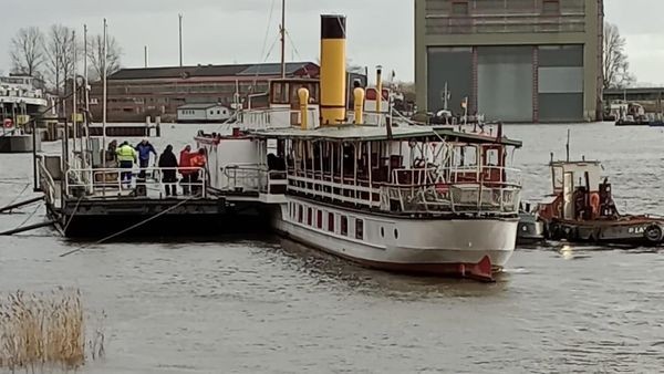 Elbehochwasser: Lauenburg räumt die Uferpromenade frei