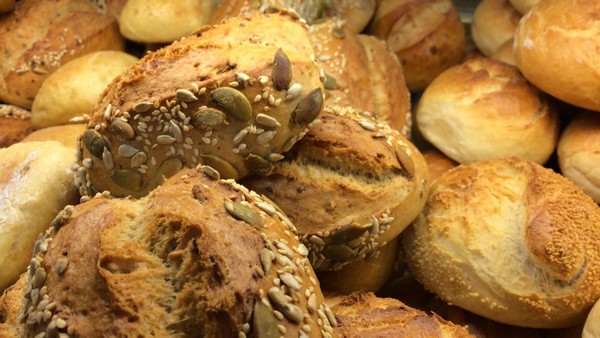 Aufgepasst! Hier gibt es an Silvester und Neujahr frische Brötchen in Wolfsburg