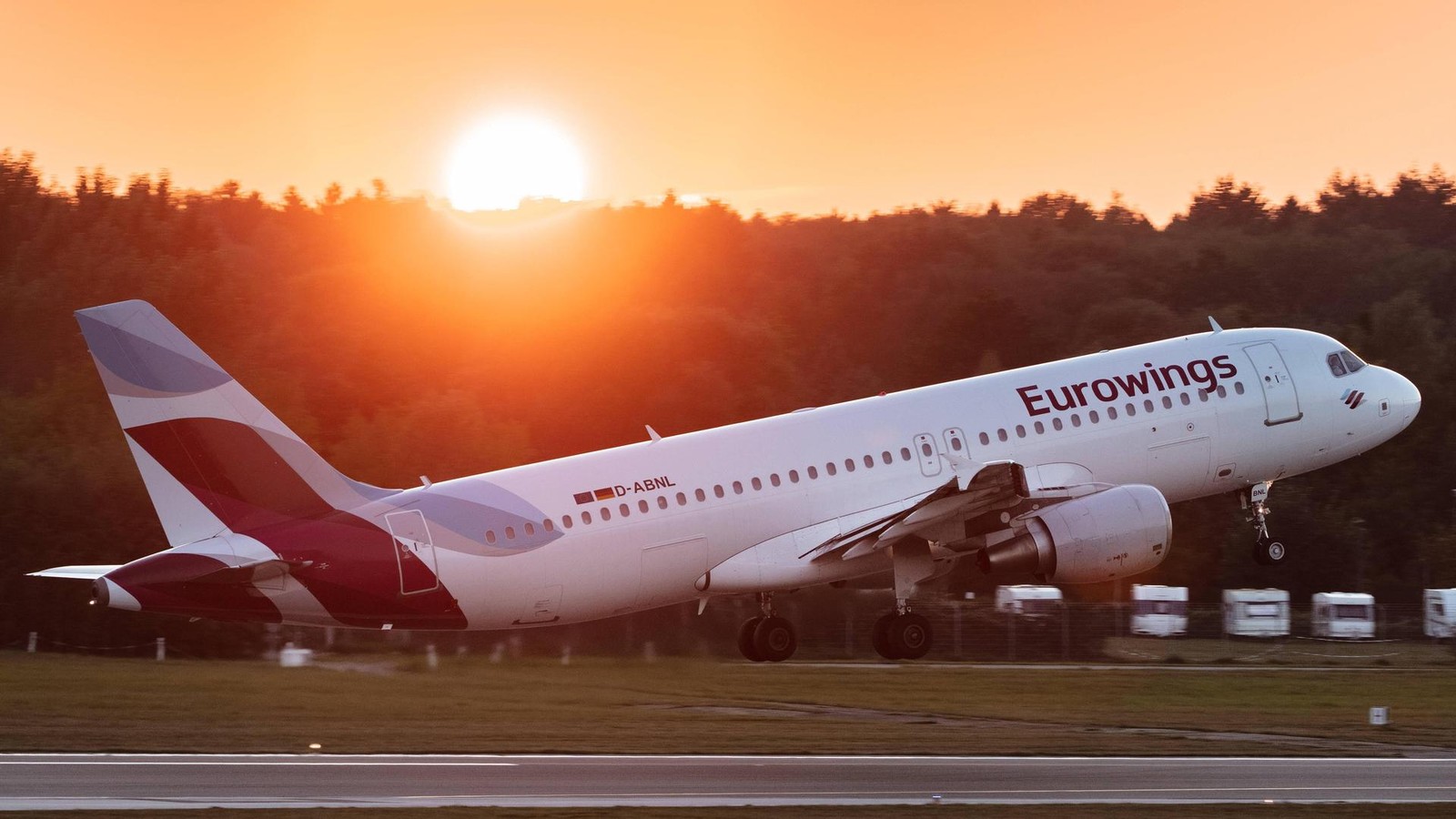 Drama-auf-Eurowings-Flug-nach-Hamburg-Passagier-stirbt-auf-tragische-Weise