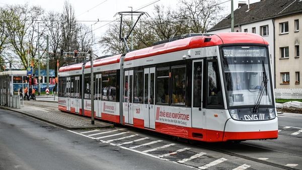 Verkehrskollaps durch A59-Sperrung droht: DVG ohne Konzept für 903?