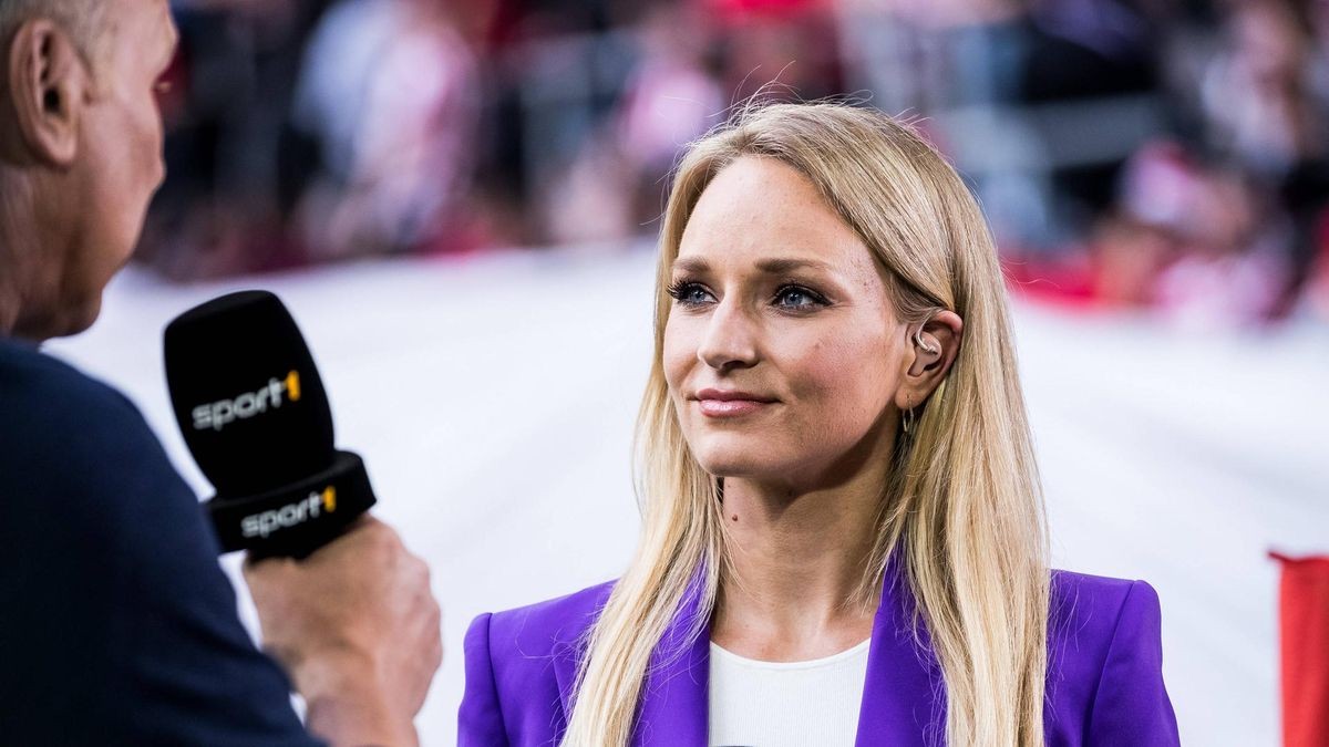 FC Schalke 04 - 1. FC Magdeburg ist das Topspiel der 2. Fußball-Bundesliga am Samstagabend. Katharina Kleinfeldt ist Moderatorin der Sport1-Übertragung.