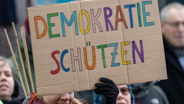 Studie: Nur noch jeder Zweite glaubt, dass die Demokratie funktioniert