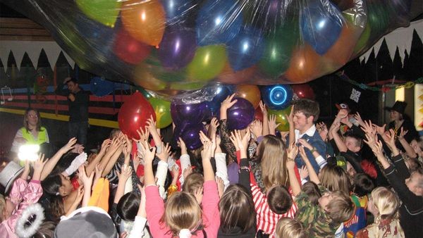 Konfetti, Magie, Roboter: Hier wird in Wolfenbüttel 2026 Fasching gefeiert