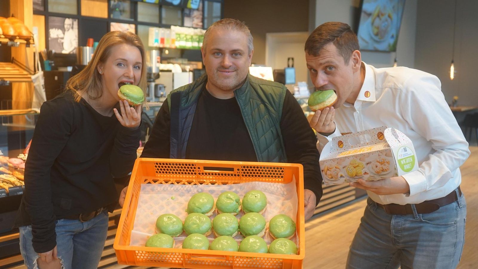 Backen-mit-Herz-im-Kreis-S-mmerda-Gr-ne-Pfannkuchen-f-r-schwerkranke-Kinder