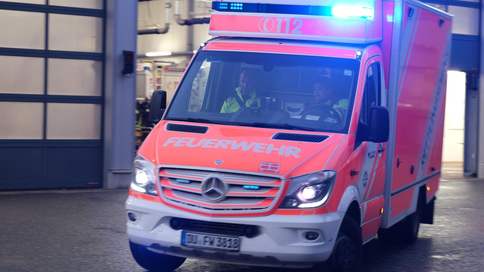 Autos-krachen-an-der-Abfahrt-Neue-Mitte-Oberhausen-zusammen