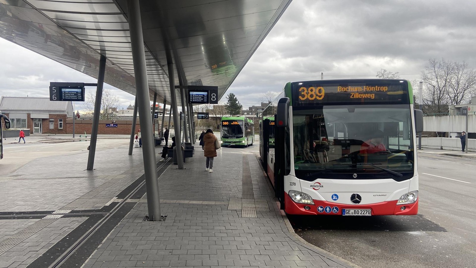 Baustelle-in-der-City-Staugefahr-f-r-Autofahrer-und-Busse