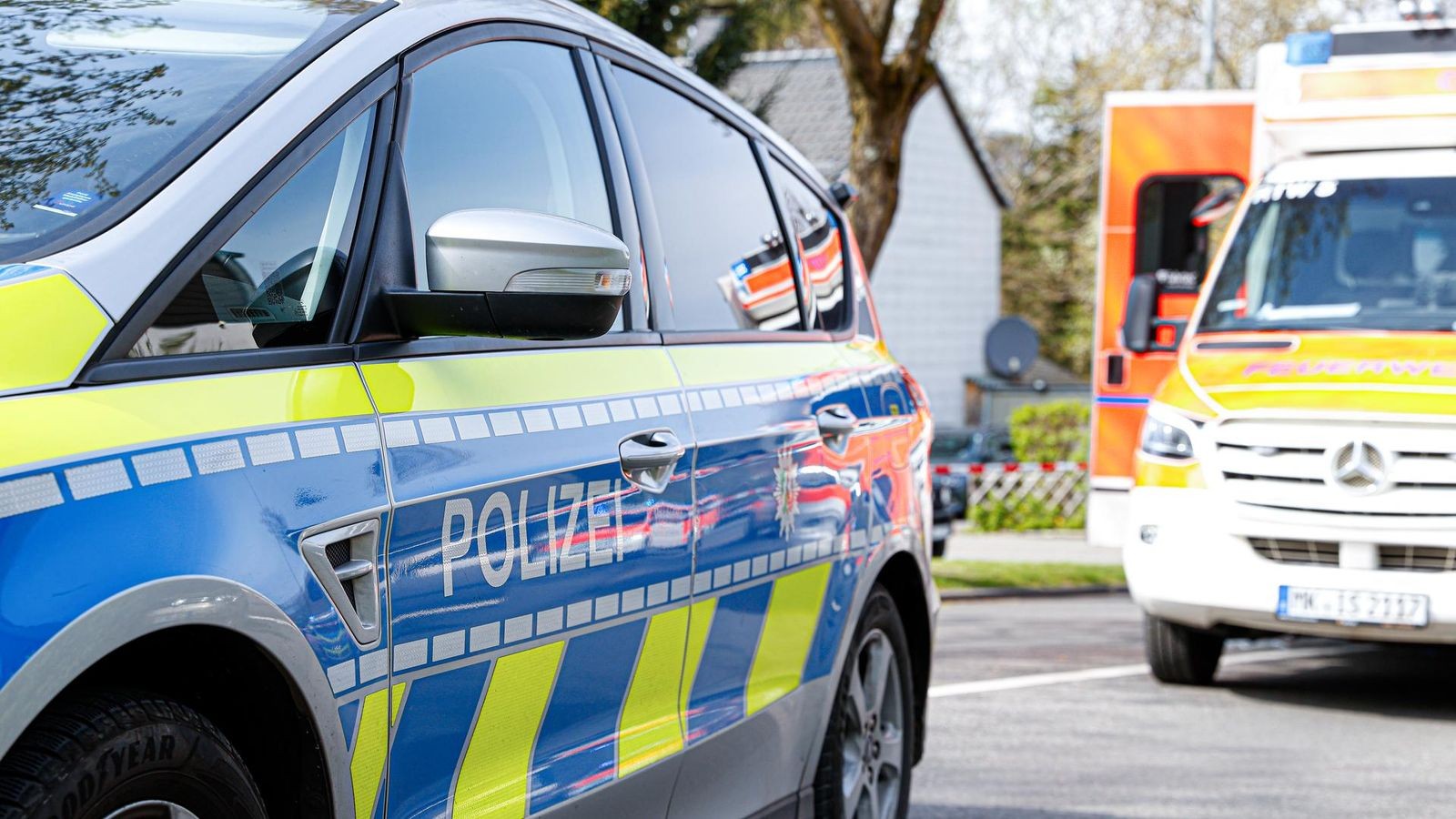 Unfall-in-Iserlohn-Lieferwagen-schiebt-Autos-ineinander