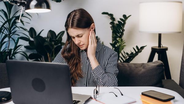 Tinnitus: Patientin berichtet, was ihr endlich geholfen hat