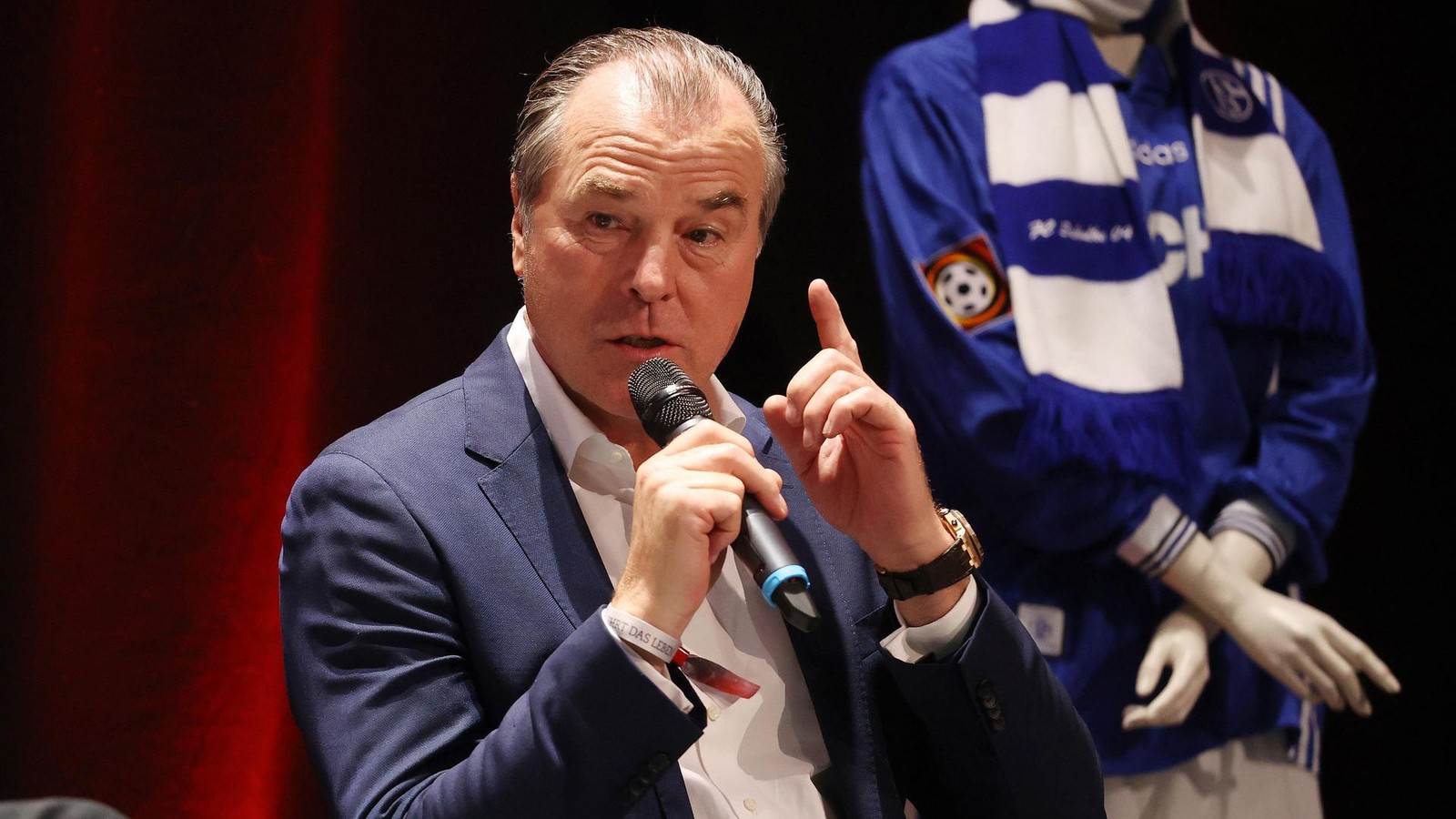 schalke-wird-clemens-t-nnies-ins-ehrenpr-sidium-gew-hlt