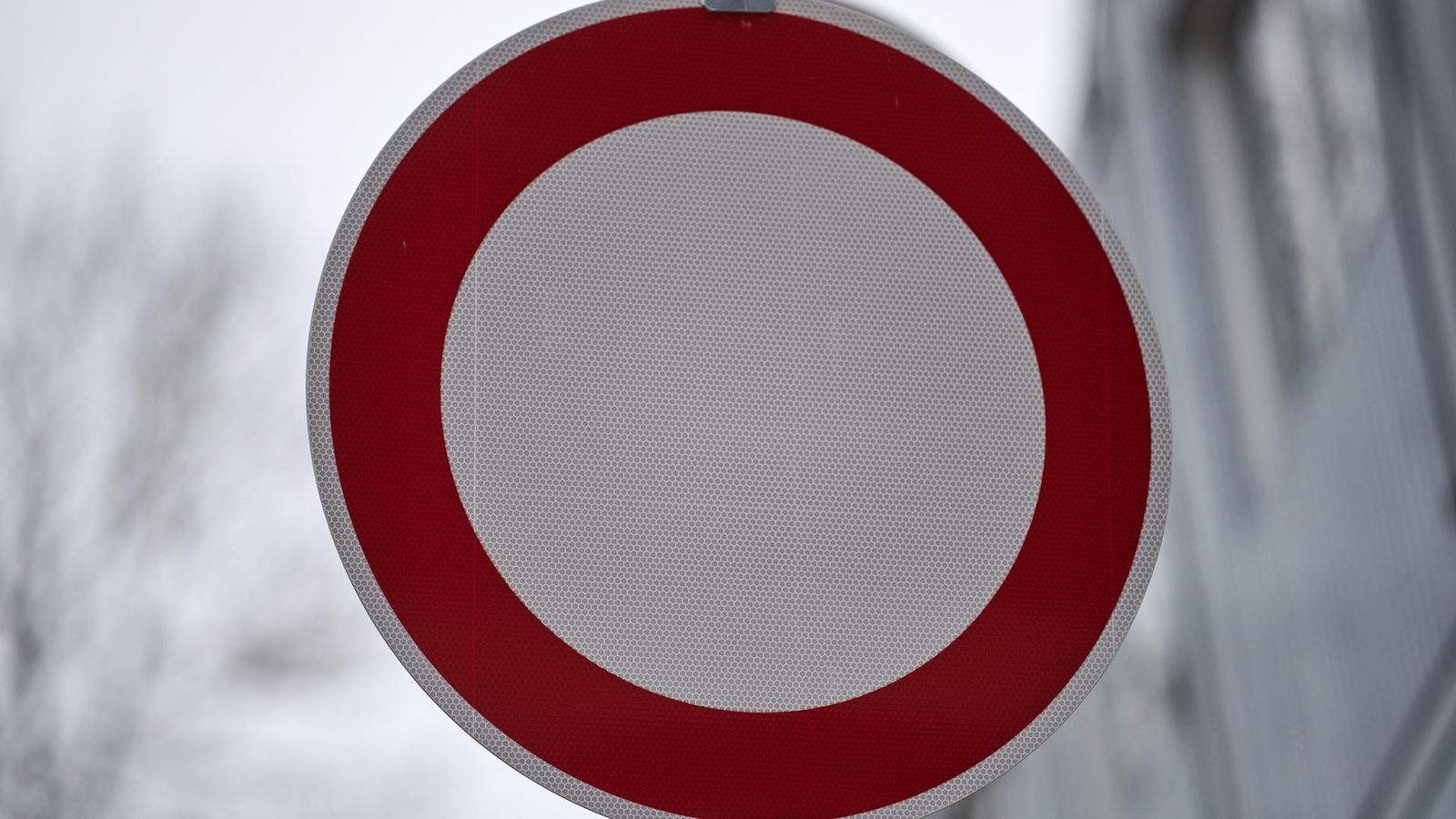 Rote-Ampel-bersehen-Hoher-Schaden-bei-Crash-in-Gera