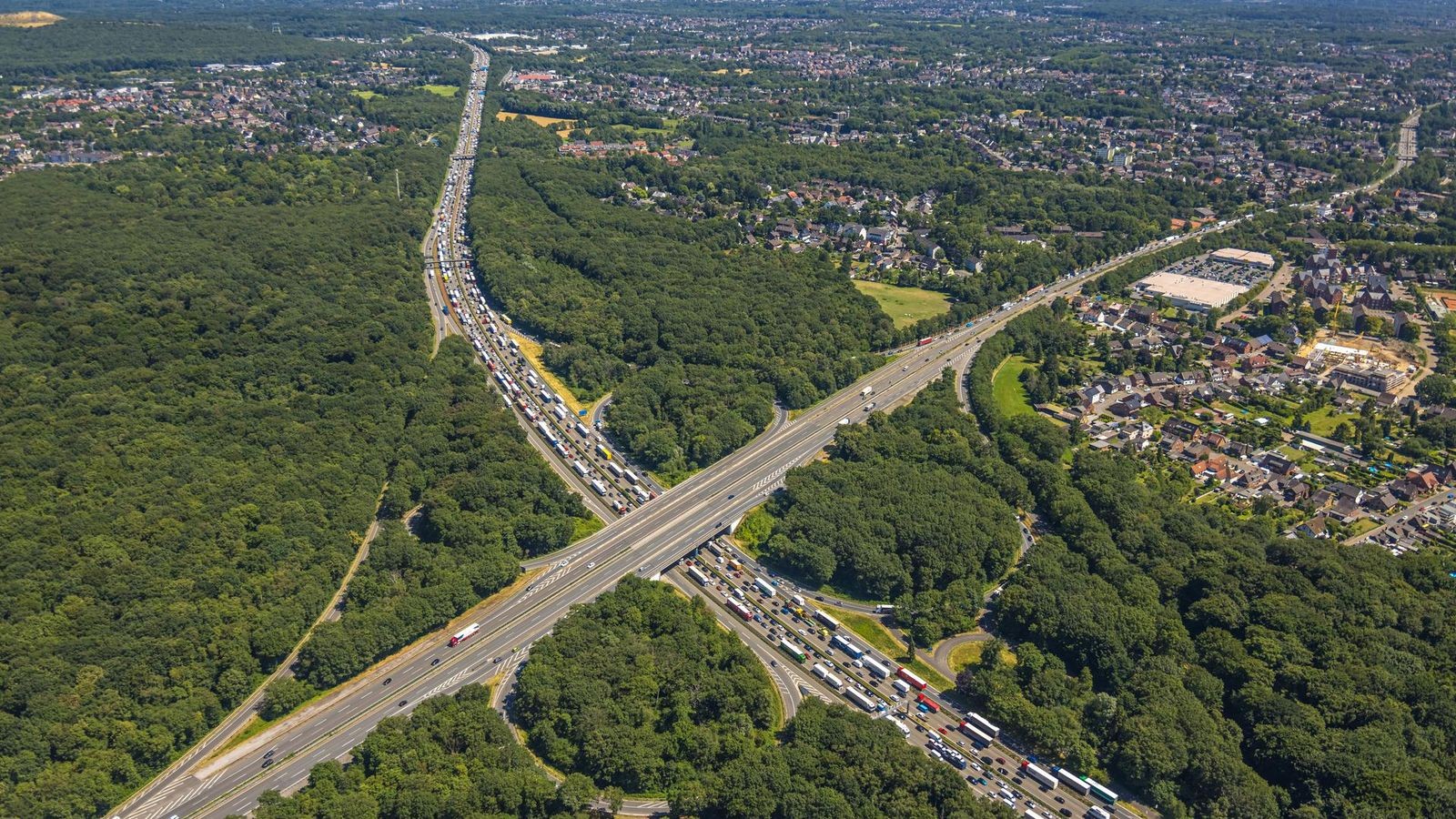 60-000-Unterschriften-gegen-den-Ausbau-des-Autobahnkreuzes
