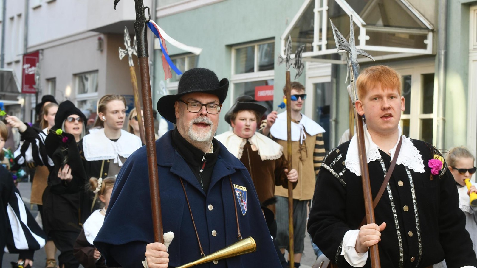 Gesang-im-Kaufhaus-Dixi-Werkstatt-und-Nachtw-chterrunde-in-Eisenach-wo-jetzt-berall-etwas-los-ist
