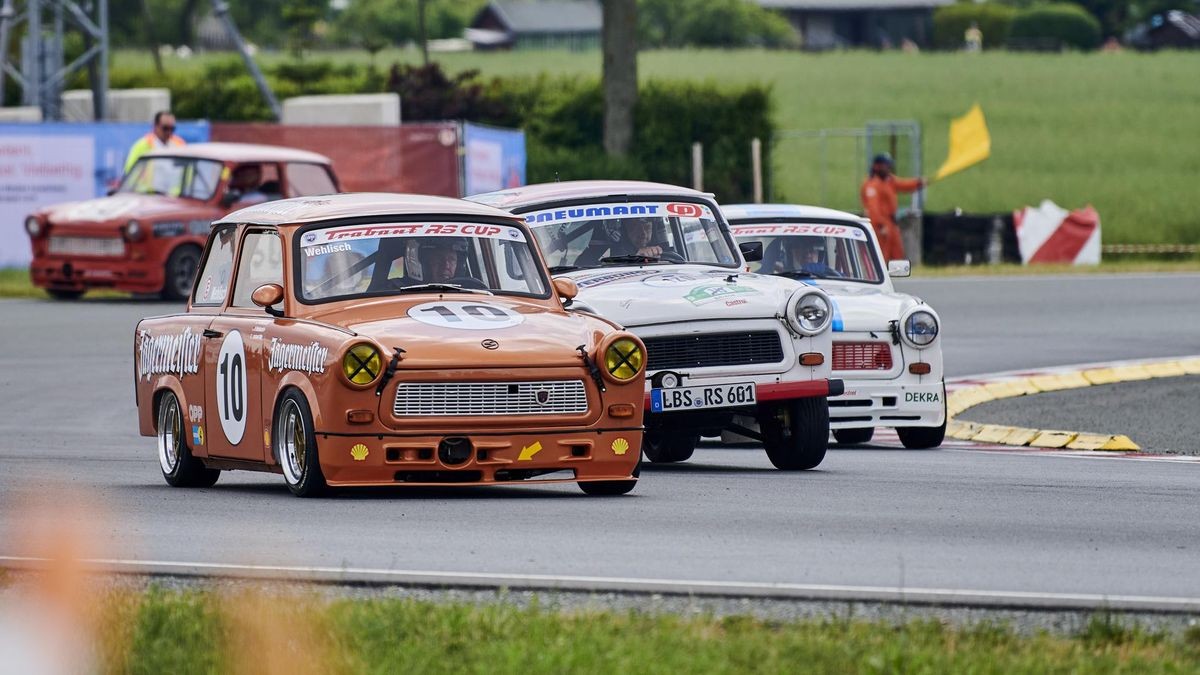 Schleiz 10062023 Motorsport 
Legendenrennen zu 100 Jahre Schleizer Dreieck 
Präsentation Präsentation Melkus und Trabant 