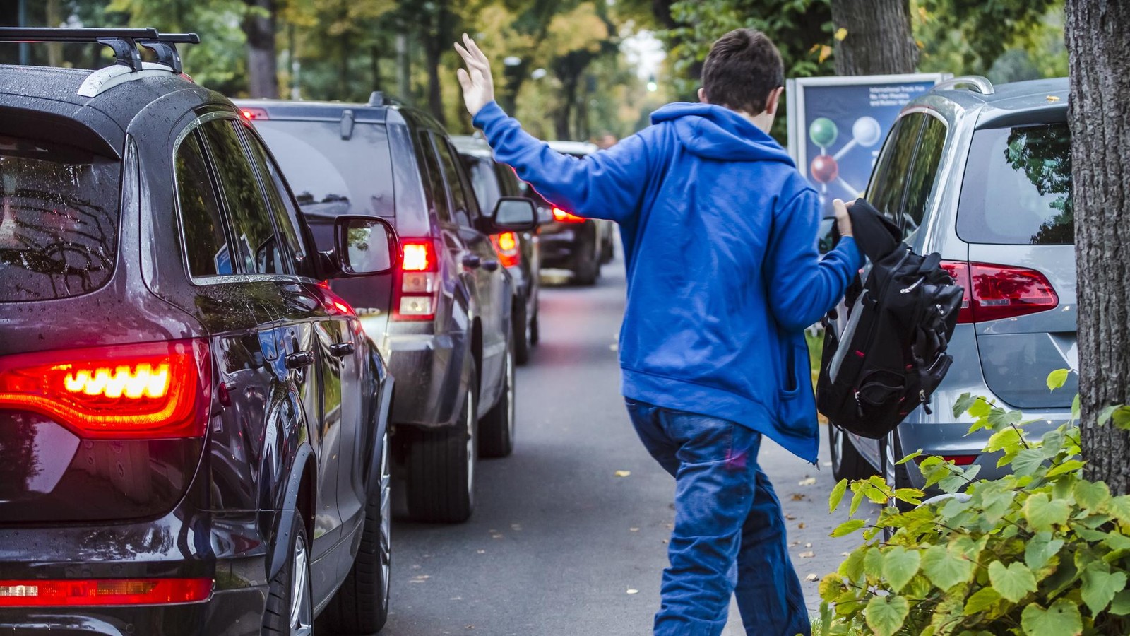Fahrerflucht-Autofahrer-f-hrt-Elfj-hrigen-in-M-lheim-an-und-k-mmert-sich-nicht