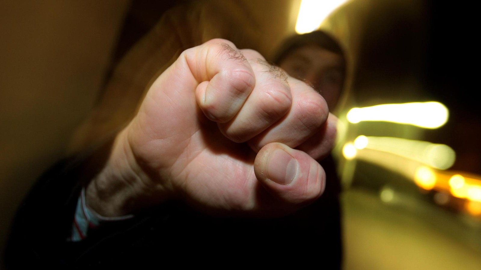 Faustschlag-gegen-14-J-hrige-Vermummter-Schl-ger-in-Nordhausen-gesucht