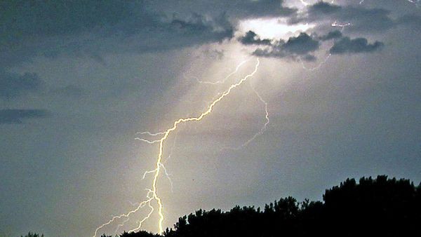 Gewitter zieht auf: Deutscher Wetterdienst warnt vor Gefahren