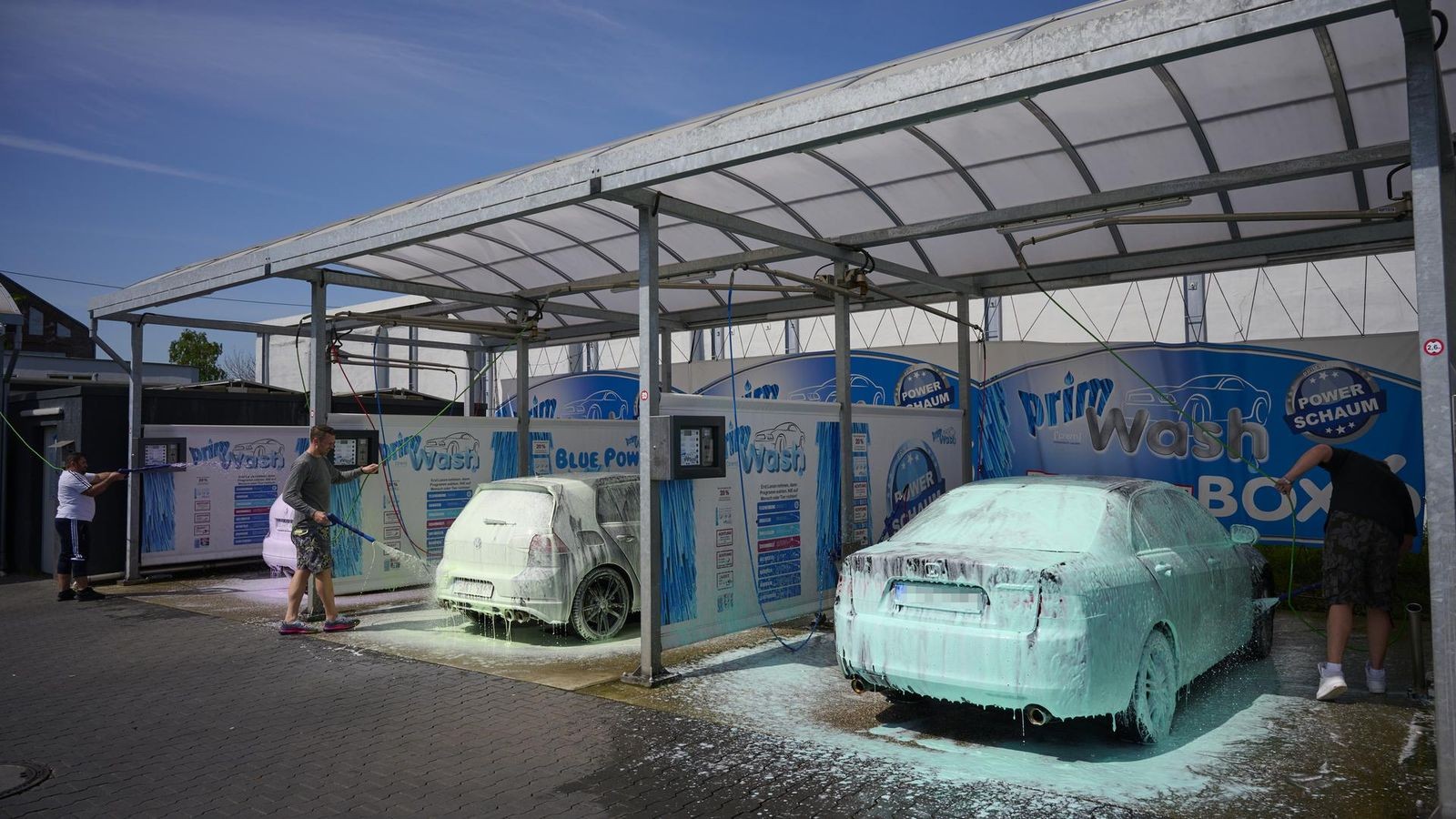 Power Schaum Waschanlage In Der Nähe Auto-Disco und pinker Schaum: Verrückte Essener Waschanlagen