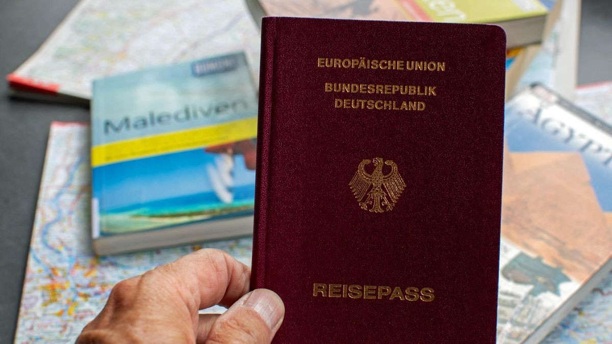 Wie Lange Dauert Es Einen Vorläufigen Reisepass Zu Bekommen Tipp: So bekommen Sie vor dem Urlaub noch einen neuen Reisepass