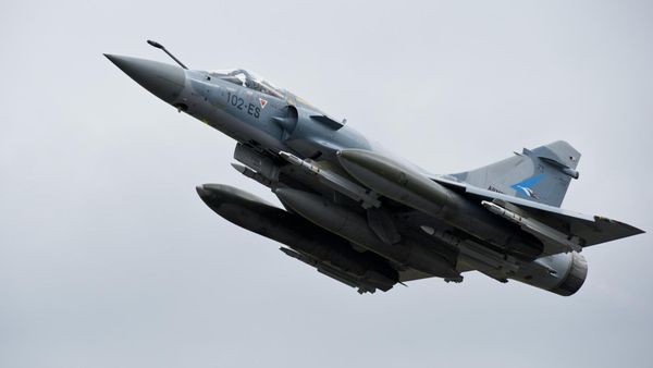 Ukrajina izgubila francosko letalo, 9500 obsojencev vstopilo v vojsko