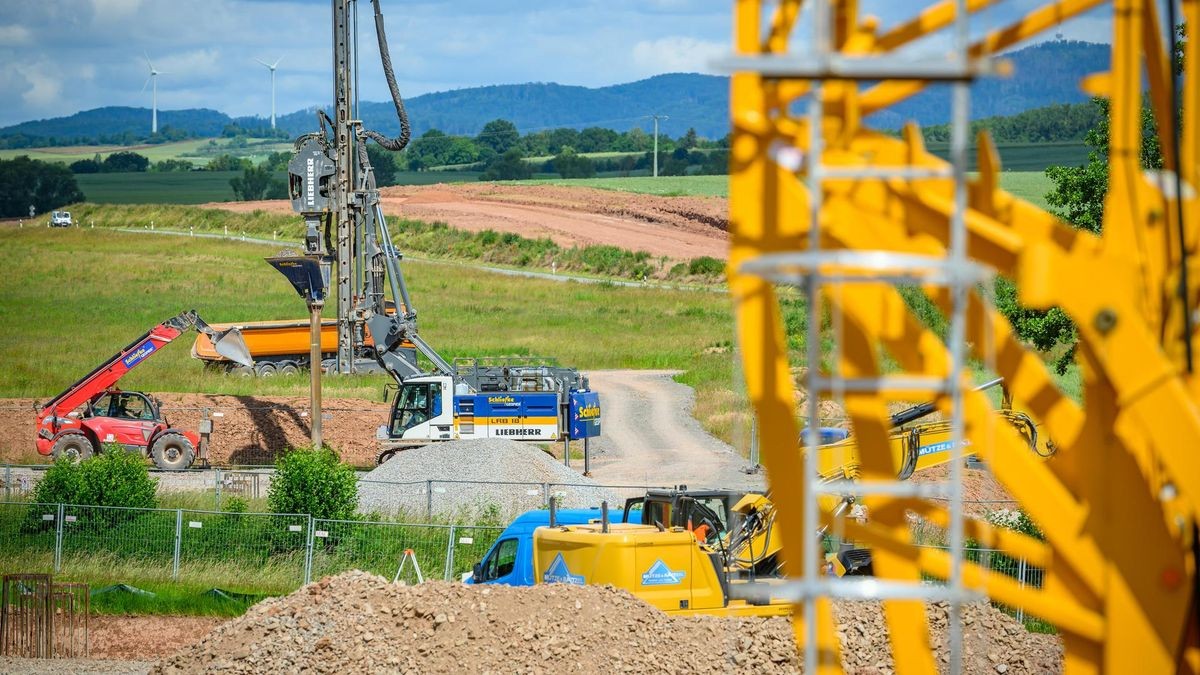 BAUSTELLE B 243 ORTSUMFAHRUNG ZWISCHEN HOLBACH UND GÜNZERODE IM LANDKREIS NORDHAUSEN