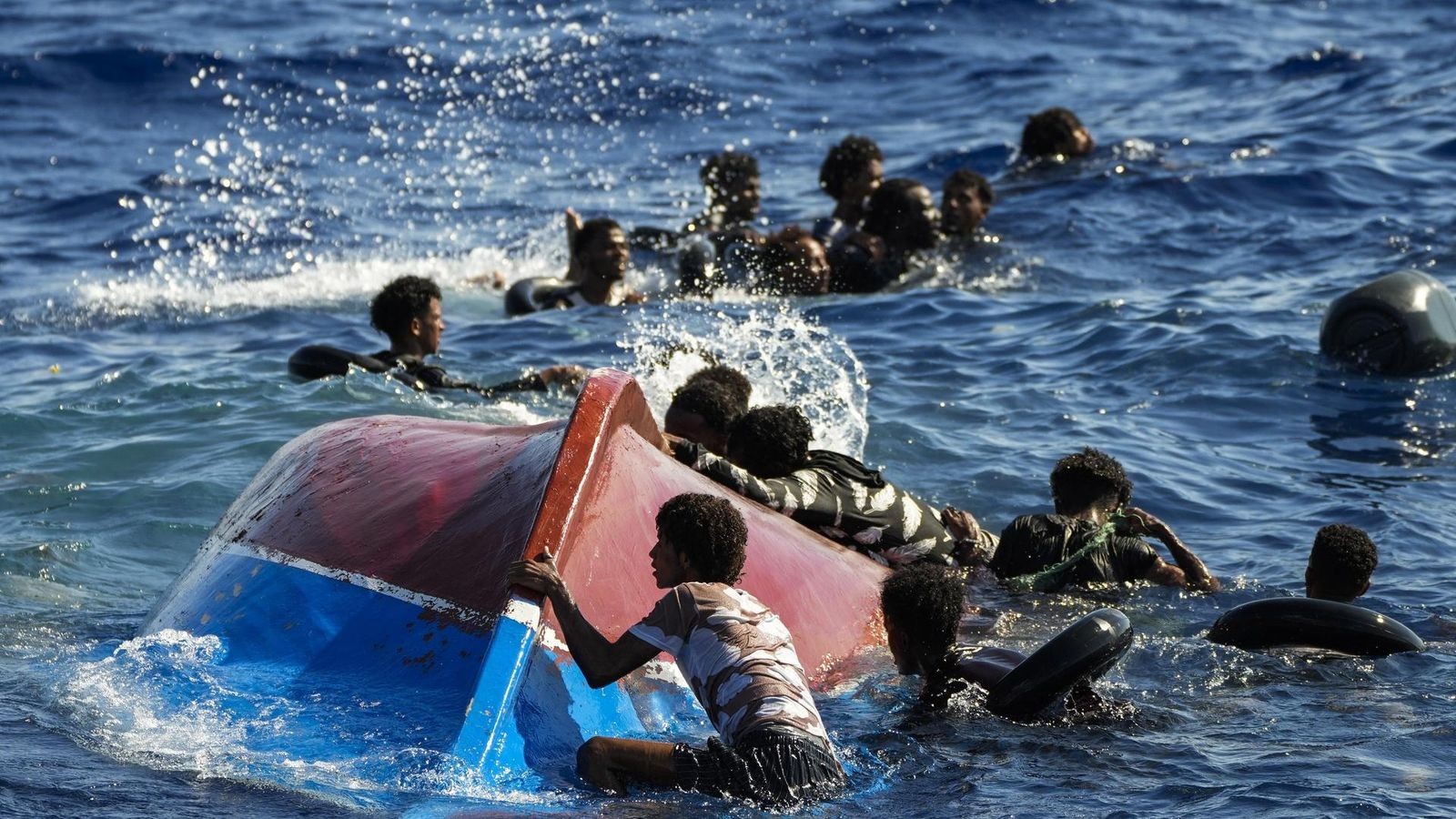 Boot-kentert-vor-Kanarischen-Inseln-mindestens-69-Migranten-tot