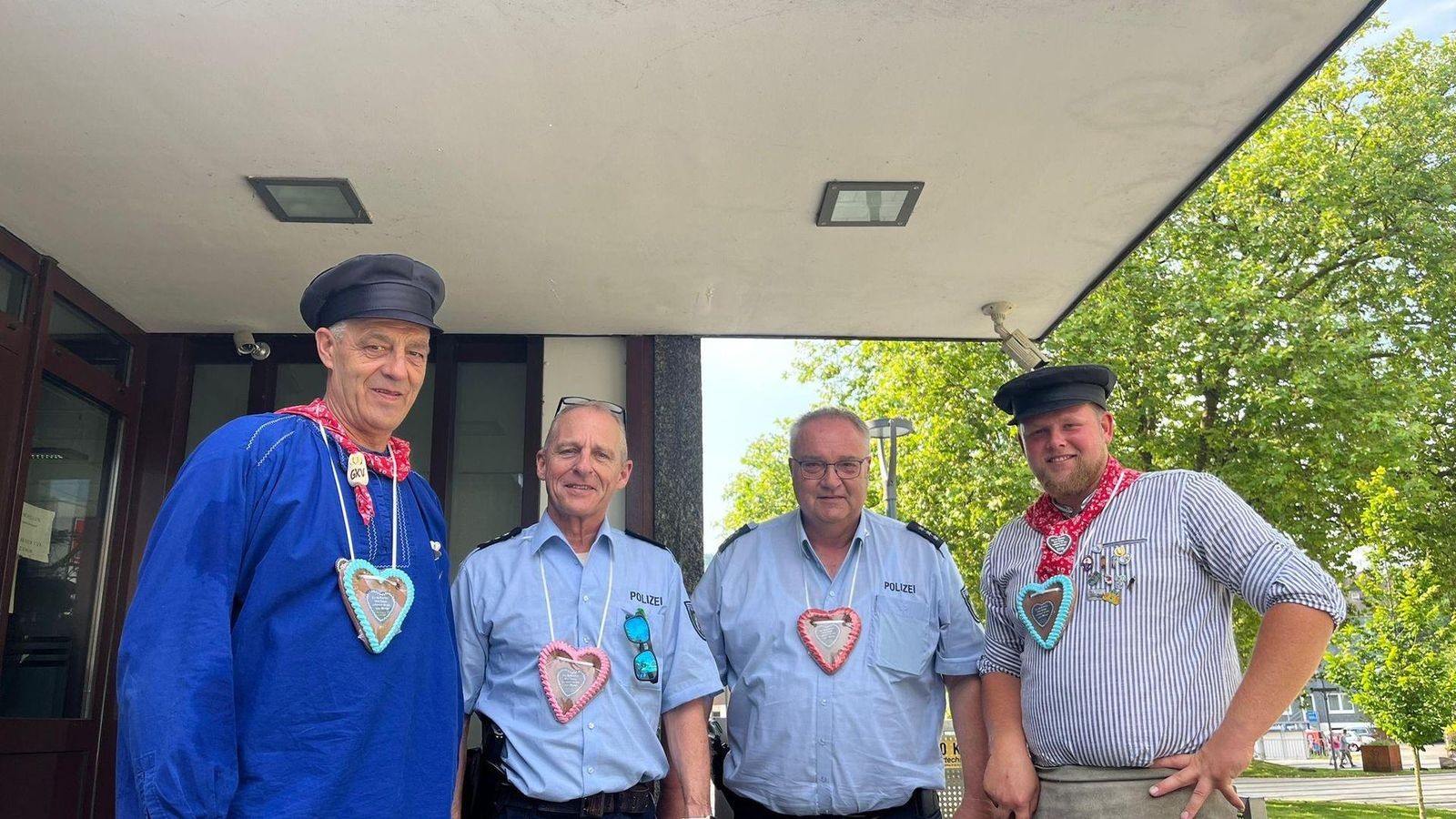 Gevelsberger Kirmesverein verteilt 1000 Lebkuchenherzen