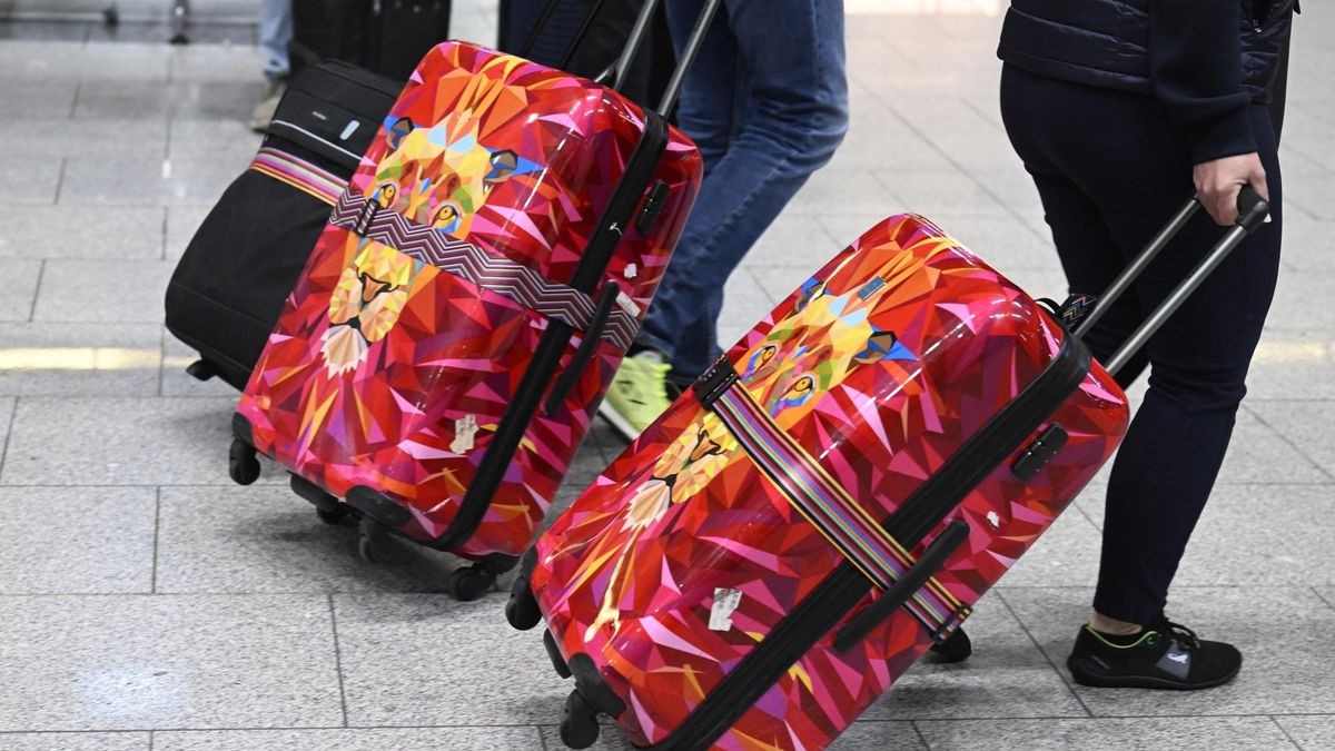 Koffer gepackt und ab zum Flughafen. Unsere Kollegin ist weg. 