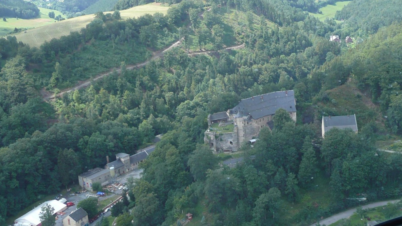 Drohnen-ber-Schloss-Wespenstein